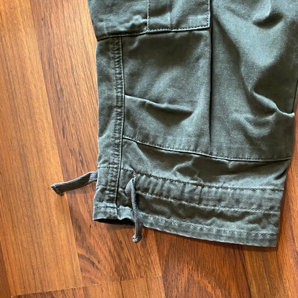 Sundance Olive Cargo Capri Pants - Utility Style, Women’s Size 8P - Picture 6 of 10